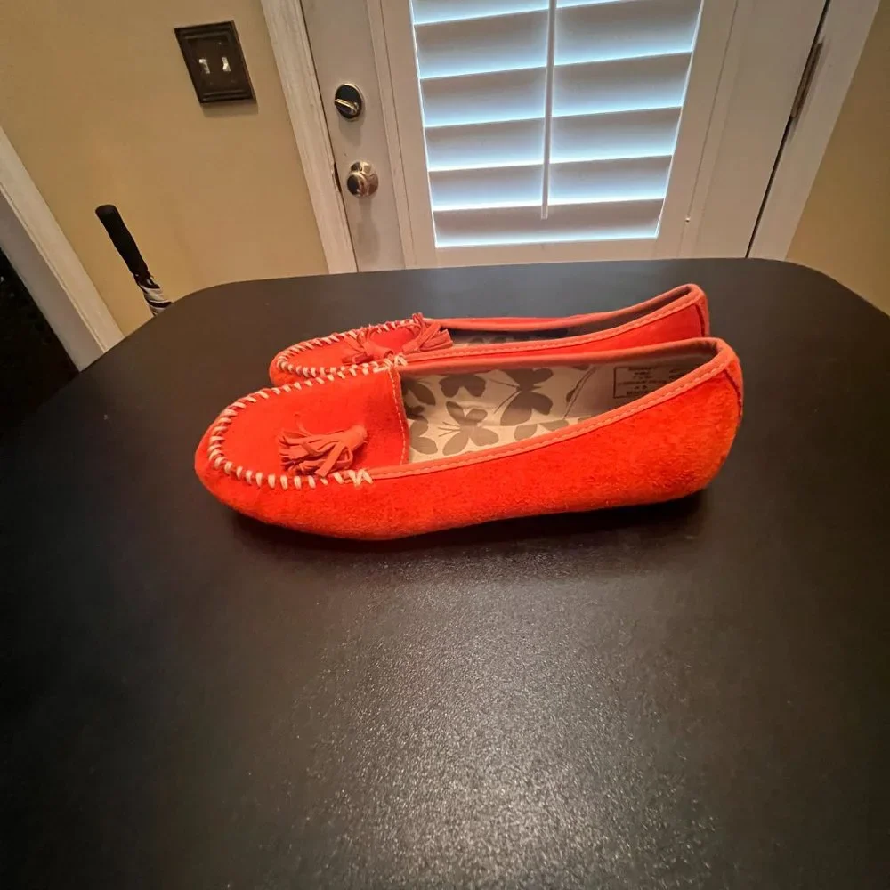 Lands' end size 7.5 orange suede driving shoes loafers with tassels